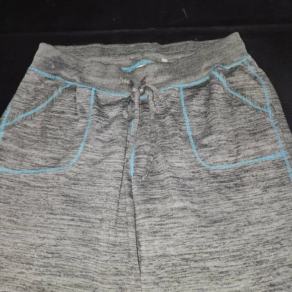 Athleta Womens Green Techie Crop Jogger Pants Medium - Picture 3 of 5